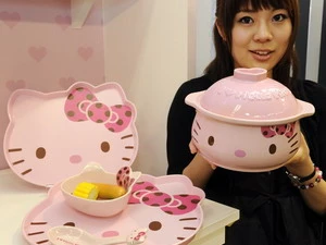 Một sản phẩm mang hình dáng mèo Hello Kitty của công ty Sanrio. (Nguồn: AFP/TTXVN)