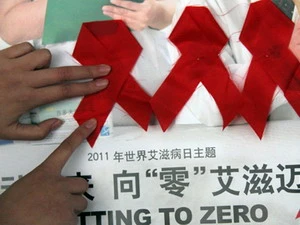 Áp phích phòng chống căn bệnh thế kỷ HIV tại tỉnh Sơn Đông, Trung Quốc. (Nguồn: THX/TTXVN)