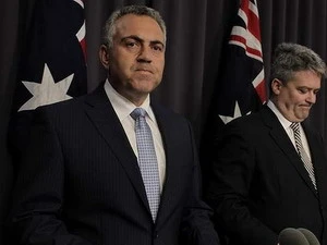 Bộ trưởng Ngân khố Joe Hockey và Bộ trưởng Tài chinh Mathias Cormann tại Canberra. (Nguồn: SMH) 