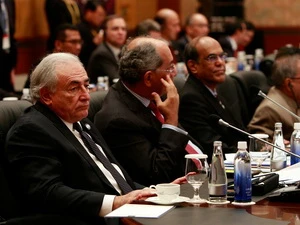 Giám đốc Quỹ tiền tệ quốc tế Dominique Strauss-Kahn (trái) tại hội nghị. (Nguồn: AFP/TTXVN)