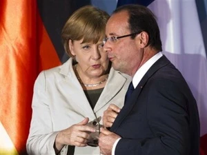 Tổng thống Pháp Francois Hollande và Thủ tướng Đức Angela Merkel. (Nguồn: AP)