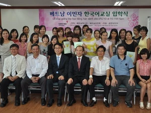 Các học viên lớp tiếng Hàn tại Uijeongbu. (Ảnh: Việt Cường/Vietnam+)