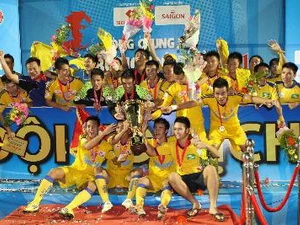 Đội U21 Sông Lam Nghệ An giành chức vô địch. (Ảnh: Quang Nhựt/TTXVN)