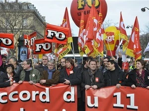 Người dân Pháp tham gia biểu tình. (Nguồn: AP)