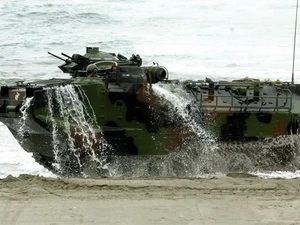 Xe bọc thép lội nước AAV-7. (Nguồn: enemyforces.net)