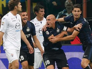 Cambiasso hạnh phúc khi lập công gỡ hòa cho Inter. (Nguồn: Reuters)