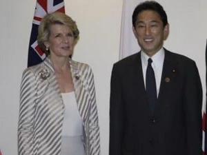 Ngoại trưởng Nhật Bản Fumio Kishida (phải) và người đồng cấp Australia Julie Bishop. (Nguồn: AFP)