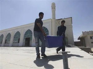 Quá trình kiểm phiếu hậu bầu cử ở Afghanistan vẫn đang diễn ra. (Ảnh: AP)