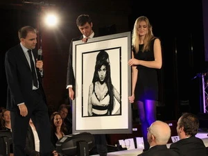 Bức tranh hình ảnh Amy Winehouse được đem bán đấu giá. (Nguồn: Getty Images)