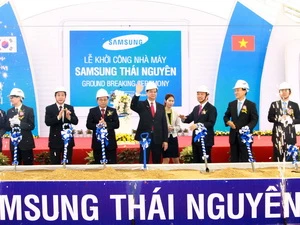 Thủ tướng Nguyễn Tấn Dũng phát động khởi công xây dựng Nhà máy Samsung Electronics Việt Nam. (Ảnh: Doãn Tấn/TTXVN)