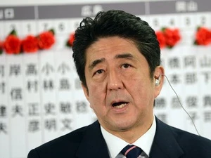 Kế hoạch sửa đổi Hiến pháp 1946 mà Thủ tướng Abe khởi xướng được ủng hộ. (Nguồn: Reuters)