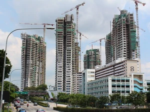 Nhà chung cư đang xây dựng ở Singapore. (Ảnh: Kim Yến/Vietnam+)