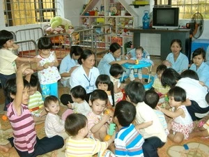Các em nhỏ nhiễm HIV tại Trung tâm Giáo dục lao động xã hội số 2 Ba Vì, Hà Nội.(Ảnh: Dương Ngọc/TTXVN)