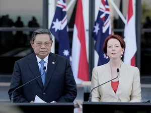 Thủ tướng Australia Julia Gillard (phải) và Tổng thống Susilo Bambang Yudhoyono. (Nguồn: AFP/TTXVN)