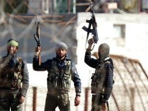 Quân nổi dậy Syria ở một sân bay gần biên giới Iraq. (Nguồn: AFP)