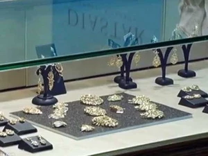 Các bộ sưu tập đá quý và trang sức trị giá hơn 100 triệu USD tham gia triển lãm. (Nguồn: Channel NewsAsia)