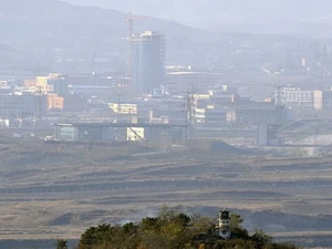 Khu công nghiệp liên Triều Kaesong nhìn từ thị trấn Paju của Hàn Quốc. (Nguồn: AFP)
