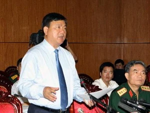 Bộ trưởng Bộ Giao thông Vận tải Đinh La Thăng phát biểu tại Phiên họp. (Ảnh: Nguyễn Dân/TTXVN)