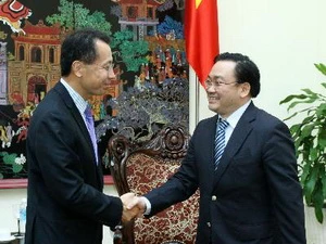 Phó Thủ tướng Hoàng Trung Hải tiếp ông Jin Yong Cai, Phó Chủ tịch kiêm Tổng Giám đốc Công ty Tài chính quốc tế (IFC). (Ảnh: Lâm Khánh/TTXVN)