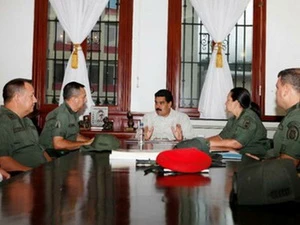 Tổng thống Maduro làm việc với các tướng lĩnh chủ chốt của Venezuela hôm 2/10. (Nguồn: Phủ tổng thống Venezuela)