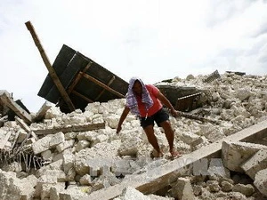 Cảnh đổ nát ở Bohol sau trận động đất ngày 16/10 vừa qua. (Ảnh: THX/TTXVN)