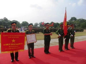 Trao tặng danh hiệu Anh hùng lực lượng vũ trang Nhân dân cho Lữ đoàn pháo binh 75. (Nguồn: dongnai.gov.vn)