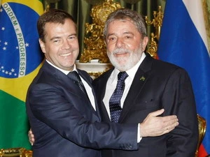 Tổng thống Nga Medvedev (bên trái) và Tổng thống Brazil Lula da Silva tại Điện Kremlin ngày 14/5. (Nguồn: Getty Images)