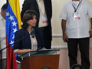 Ngoại trưởng Colombia María Angela Holguín phát biểu trong cuộc gặp với người đồng cấp Venezuela. (Nguồn: AFP)