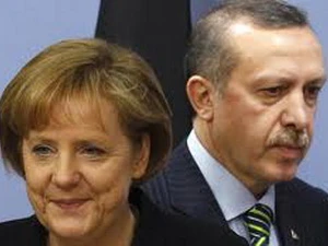 Thủ tướng Đức Merkel (trái) và người đồng cấp Thổ Nhĩ Kỳ Erdogan. (Nguồn: Internet)