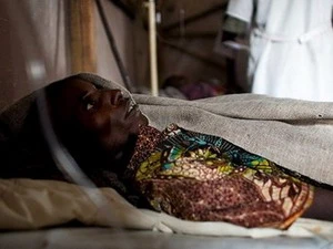 Một bệnh nhân tả đang được điều trị tại Kibati, Congo. (Nguồn: AFP) 
