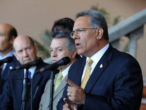 Đơn từ chức của Bộ trưởng An ninh Oscar Alvarez (phải) đã được châp nhận. (Nguồn: Getty Images)