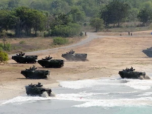 Xe tăng quân đội Mỹ tham gia cuộc tập trận "Hổ mang vàng 2010" diễn ra tại Thái Lan. (Nguồn: AFP/TTXVN)
