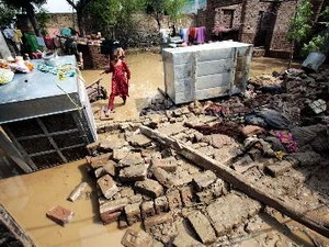 Ngôi nhà bị phá hủy sau mưa lớn ở Nowshera, Pakistan ngày 22/8. (Nguồn: THX/TTXVN)