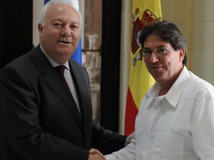 Ngoại trưởng Tây Ban Nha Miguel Angel Moratinos (trái) và Ngoại trưởng Cuba Bruno Rodríguez. (Nguồn: Getty Images)