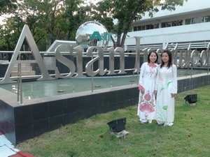 Sinh viên Việt Nam đang học tại Học viện Công nghệ châu Á, Thái Lan. (Nguồn: Phân xã Bangkok)