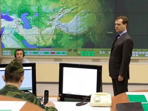 Tổng thống Nga Dmitry Medvedev thăm trạm radar Voronezh-DM tại tỉnh Kaliningrad. (Nguồn: Getty Images)