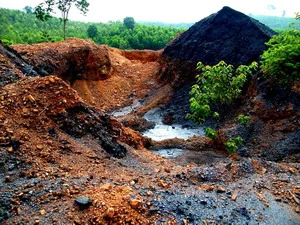 Một vùng khai thác quặng chưa được hoàn thổ. (Ảnh: Lê Bá Liễu/TTXVN)