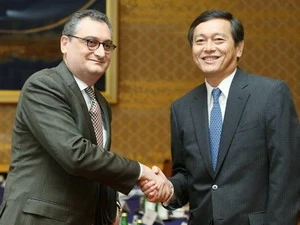 Thứ trưởng Ngoại giao Nhật Bản Akitaka Saiki và người đồng cấp Nga Igor Morgulov. (Nguồn: newsday.com)