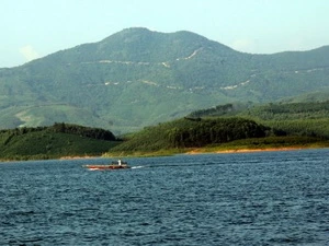 Hồ Thác Bà - Viên ngọc quý giữa núi rừng đại ngàn 