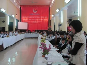 Các em học sinh tham gia thảo luận tại Diễn đàn. (Ảnh: Phạm Mai/Vietnam+)