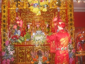 Ban thờ Mẫu tại triển lãm. (Ảnh: Thiên Linh/ Vietnam+) 