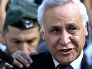 Hồi tháng Ba vừa qua, cựu Tổng thống Israel Moshe Katsav đã bị tuyên phạt 7 năm tù vì tội cưỡng bức nữ nhân viên dưới quyền khi còn đương chức Bộ trưởng cuối thập niên 1990 (Nguồn: AP)