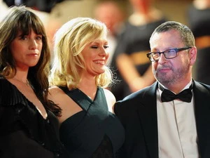Đạo diễn Lars von Trier (phải) và ngôi sao Kirsten Dunst trong buổi ra mắt phim “Melancholia” tại Cannes (Nguồn: Getty)