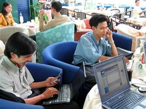 Nhiều quán cafe đã tính phí wifi vào phí đồ uống (Nguồn: thongtincongnghe.com)