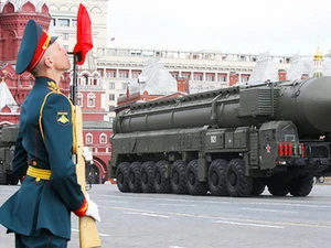 Tên lửa tối tân trong lễ duyệt binh năm 2011 (Nguồn: RT)