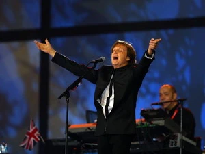 Sir Paul McCartney biểu diễn tại lễ khai mạc Olympic London 2012 (Nguồn: Getty Images)