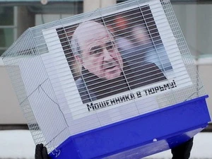 Người biểu tình ủng hộ chính phủ Nga đòi bắt giam Boris Berezovsky trong một cuộc tuần hành năm 2011 ở Mátxcơva (Nguồn: AFP)