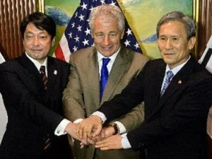 Bộ trưởng Quốc phòng Mỹ-Nhật-Hàn tại Shangri-La (Nguồn: AFP/TTXVN)