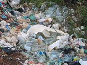 Một bãi rác thải y tế. (Nguồn: vietbao.vn)