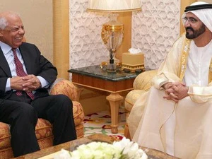Thủ tướng lâm thời Ai Cập Hazem el-Biblawi gặp Phó Tổng thống kiêm Thủ tướng Chính phủ Các Tiểu vương quốc Arập thống nhất Sheikh Mohammed Bin Rashid Al-Maktoum tại Dubai. (Nguồn: vid.alarabiya.net) 